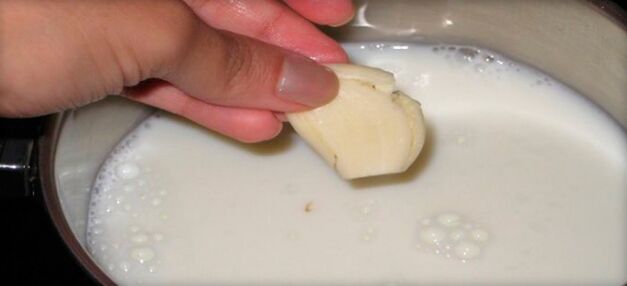 ail avec du lait contre les parasites dans le corps